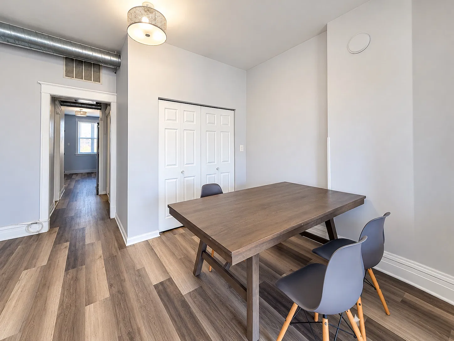 3 bed, 1200 sqft, $2,250 — Photo 4