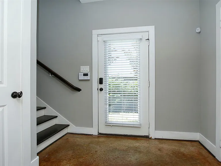 2911 Blodgett St — Photo 12