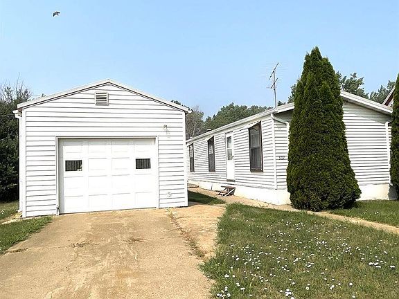 2nd image of 307 N Bismarck St