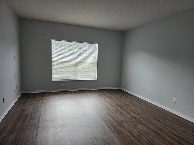 1061 Solana Cir — Photo 12
