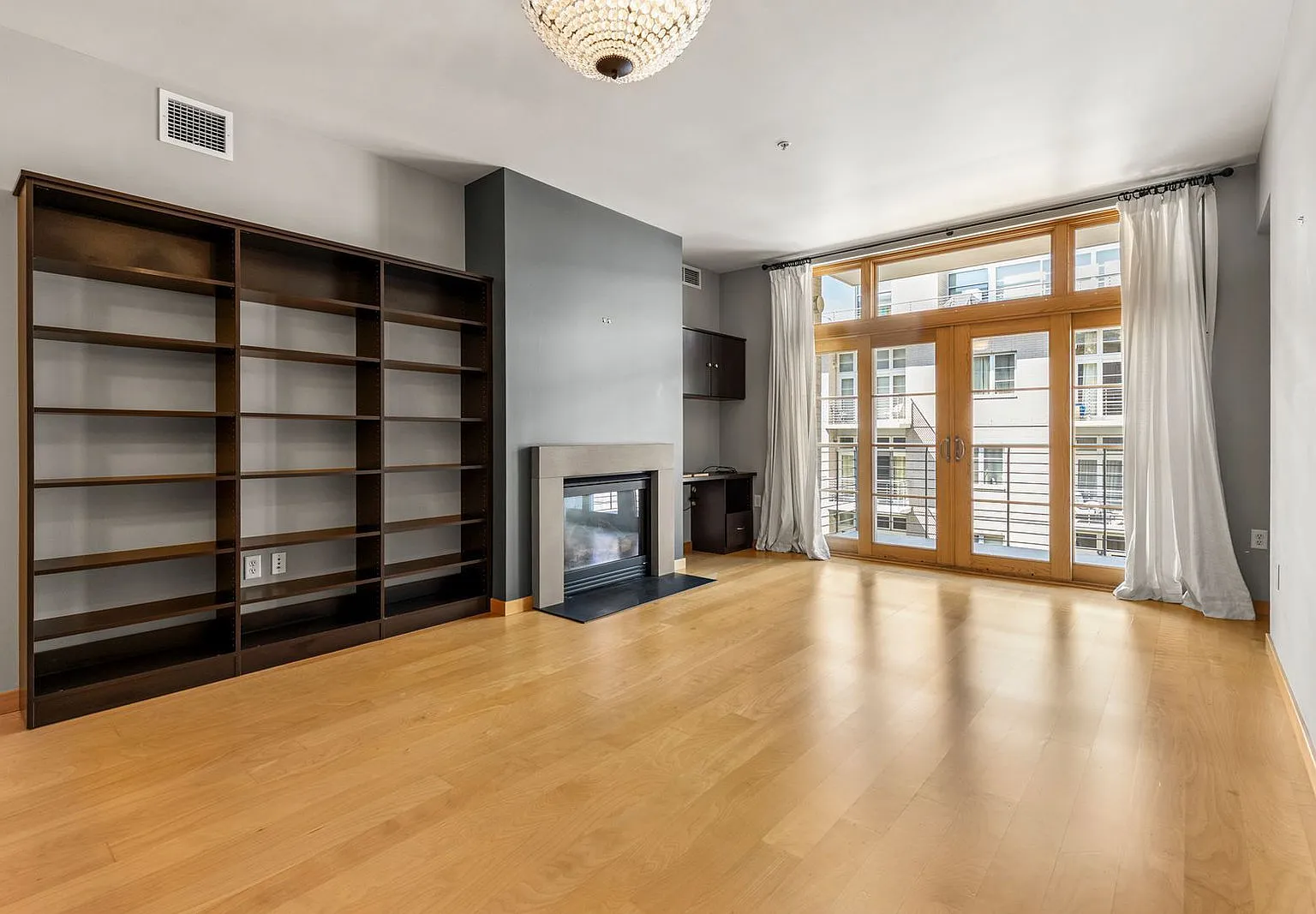 1 bed, 1.0 bath, 762 sqft, $2,350 — Photo 1