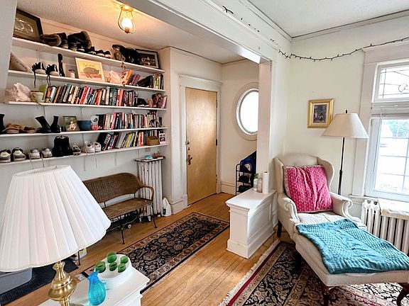 3rd image of 90 Malcolm Ave SE APT 1