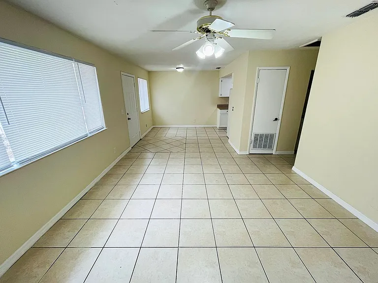 2708 Fern Palm Dr — Photo 3