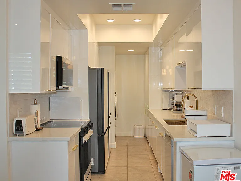 2175 S Beverly Glen Blvd #302 — Photo 5