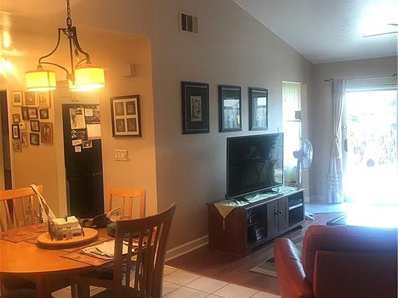 3rd image of 13142 Hampshire Ct