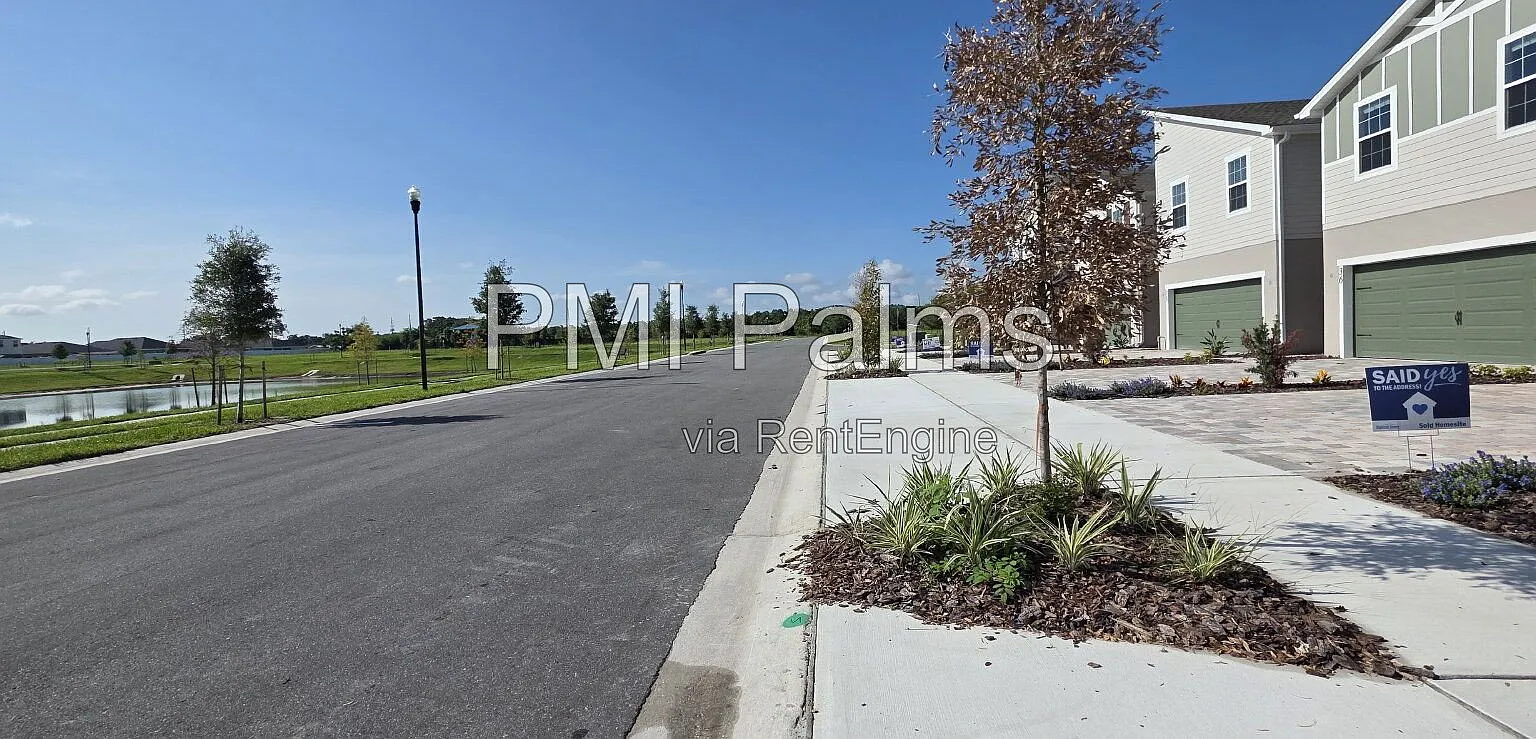 3 bed, 2.5 bath, 2213 sqft, $2,650 — Photo 2