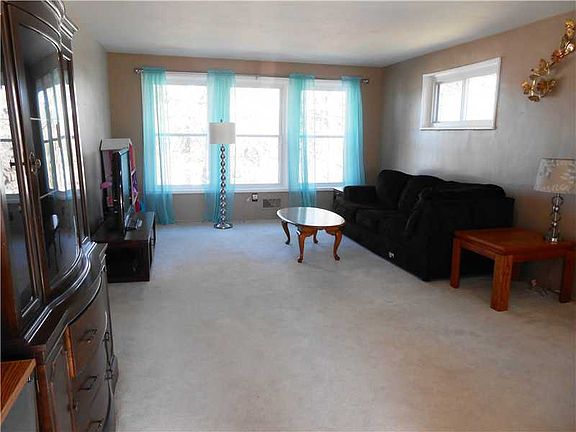 2nd image of 216 Garden City Dr