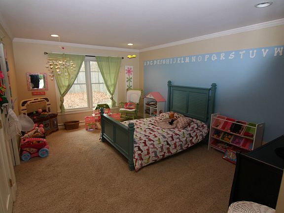 5th image of 8612 Hornbeam Ln