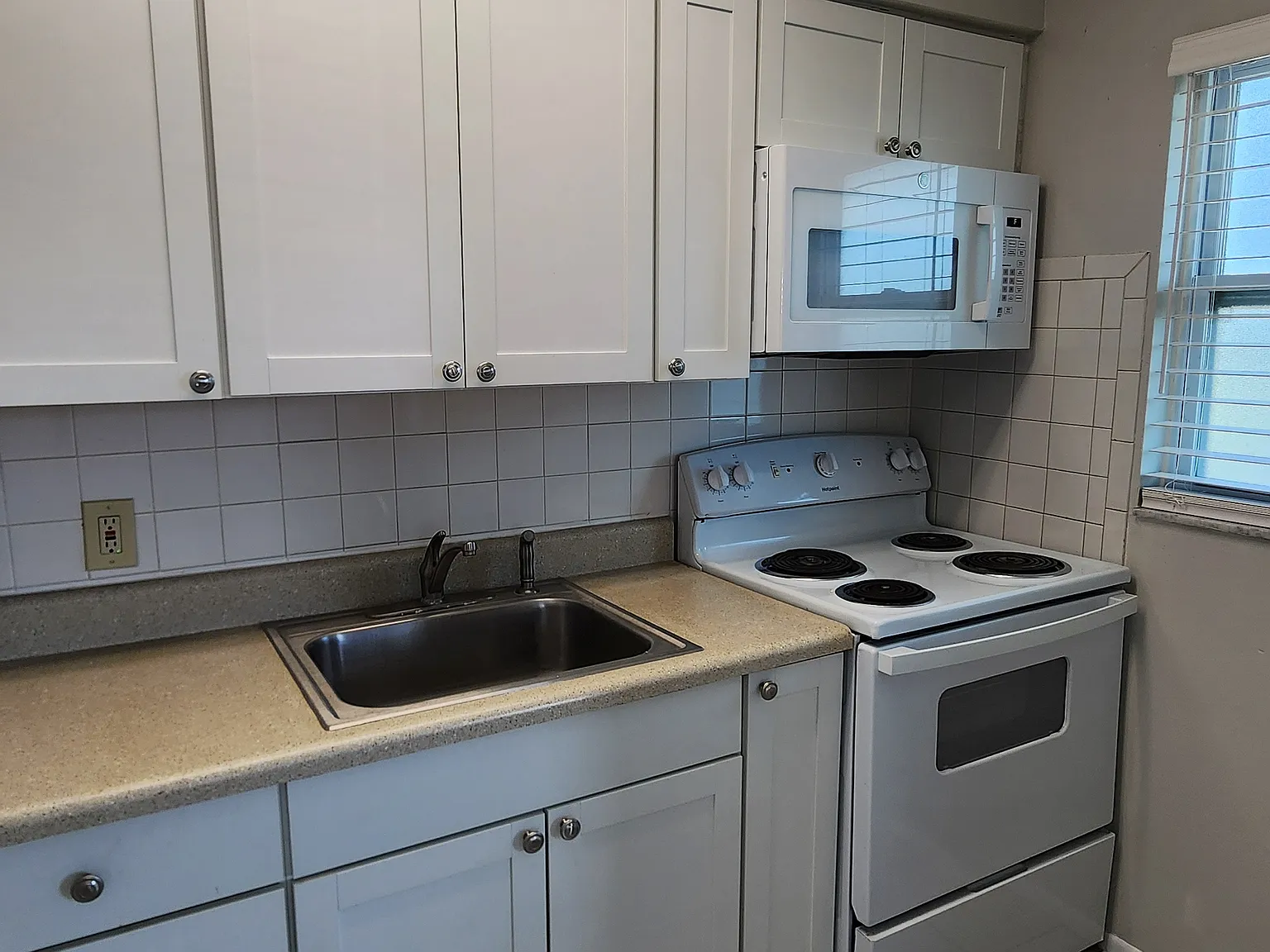 1 bed, $1,400 — Photo 2