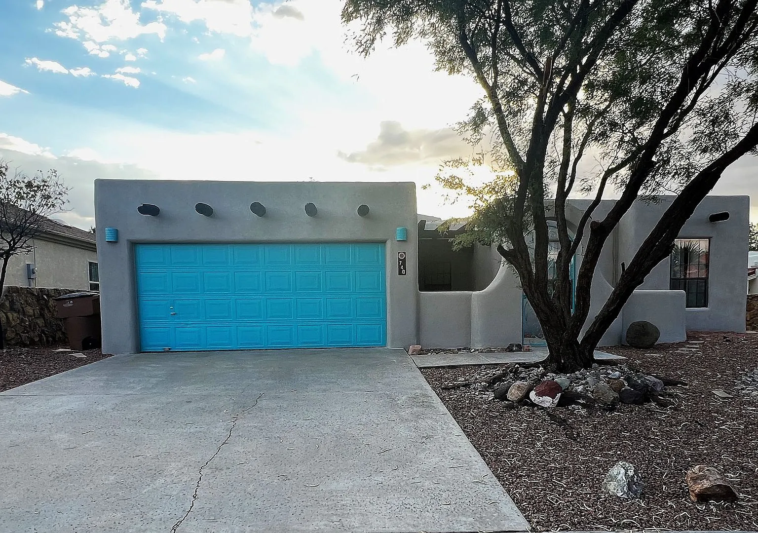 Beautiful 3 Bed 2 Bathroom home with Large Backyard — Photo 1
