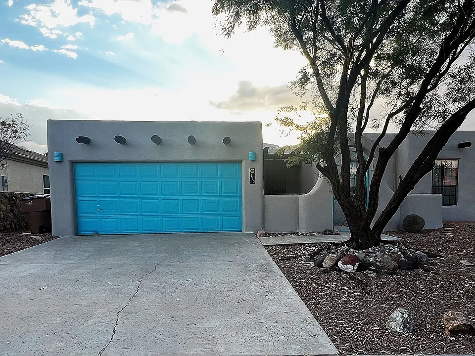 740 Canyon Point Rd