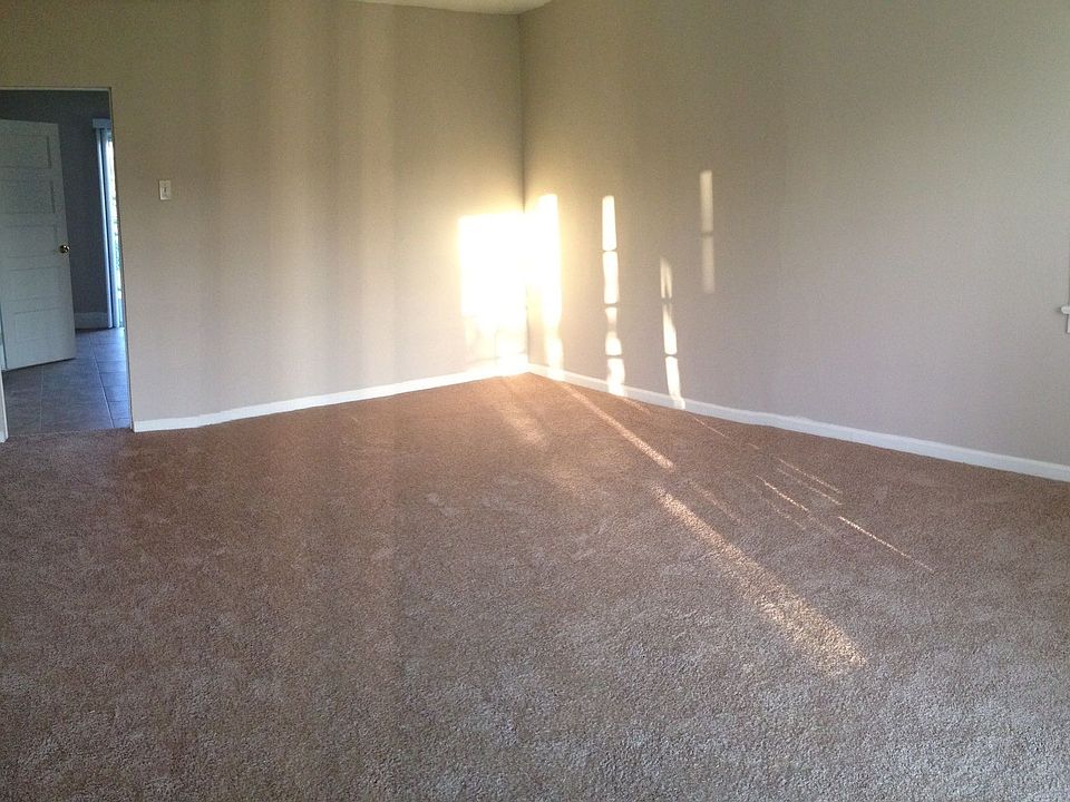 1st image of 1828 S Manhattan Pl
