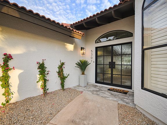 5th image of 5301 E Paradise Dr