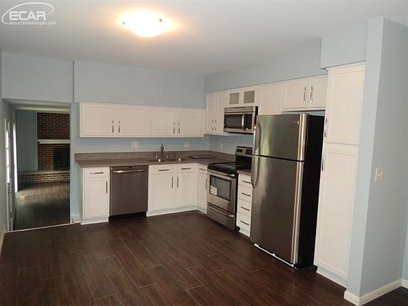5th image of 9097 Pine Bluff Dr