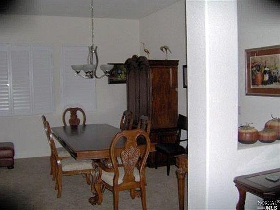 4th image of 639 Canterbury Cir