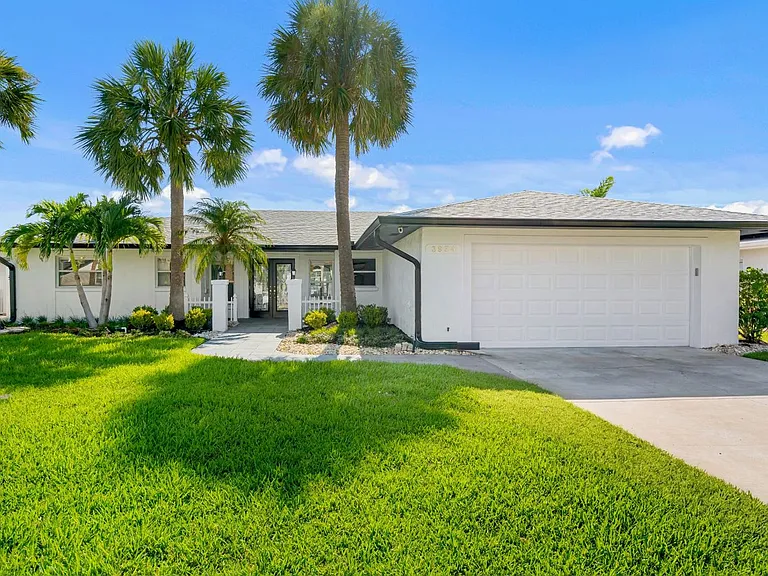 3924 Versailles Dr — Photo 1