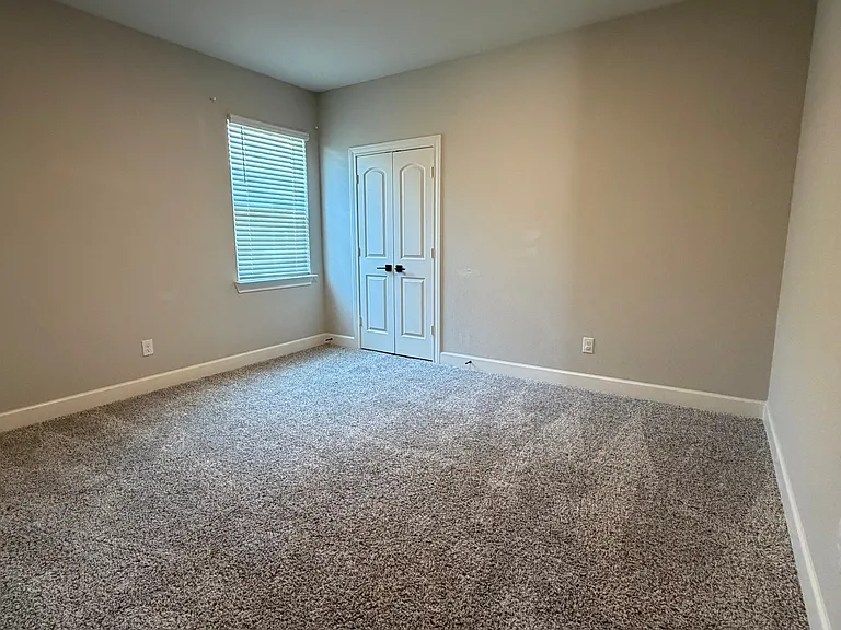 925 Emerson Dr — Photo 11