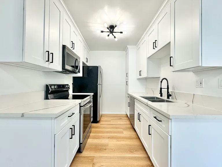930 S Shenandoah St #8 — Photo 1