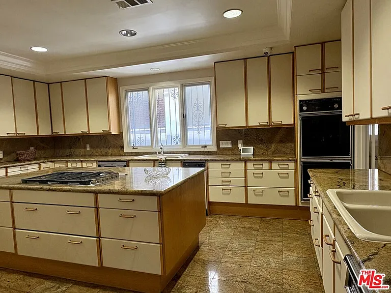 414 N Las Palmas Ave — Photo 13