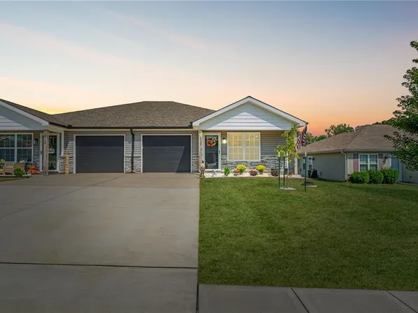 1722 Joann Dr, Raymore, MO 64083