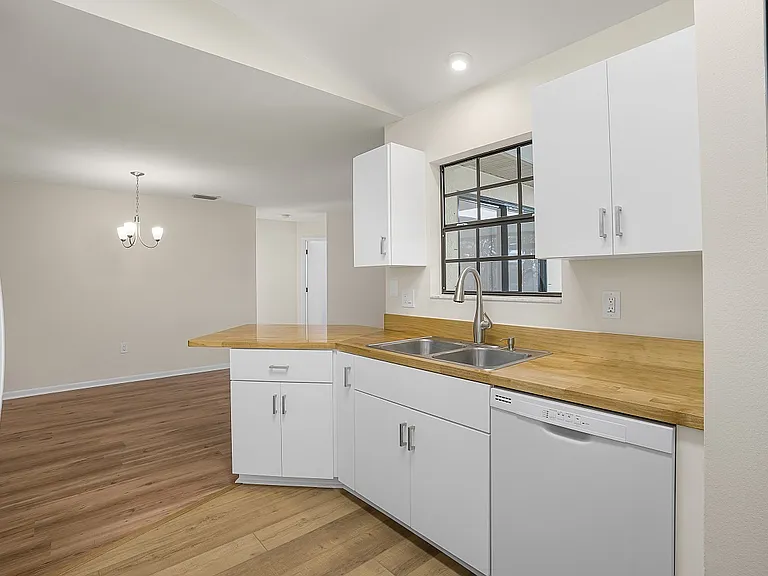 722 Carnival Ter — Photo 9
