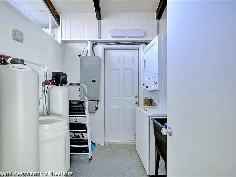 136 Ida Ave — Photo 18