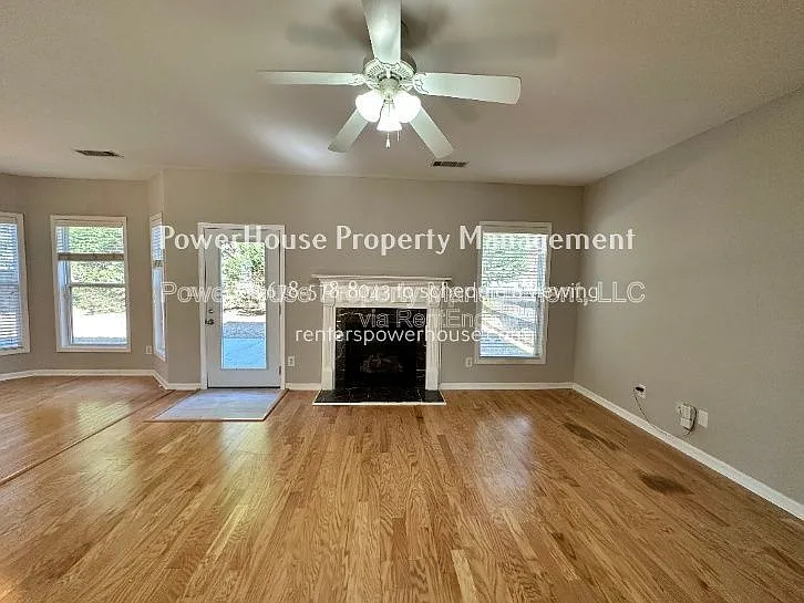 2403 Walnut Tree Ln — Photo 37