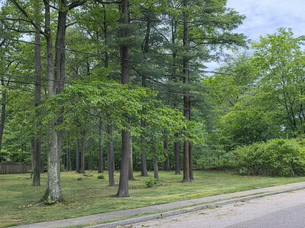 18 Daventry Ct, Lynnfield, MA 01940