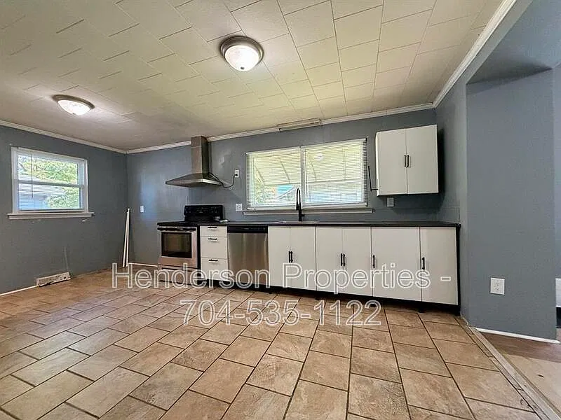 3 bed, 2.0 bath, 1350 sqft, $1,600 — Photo 3