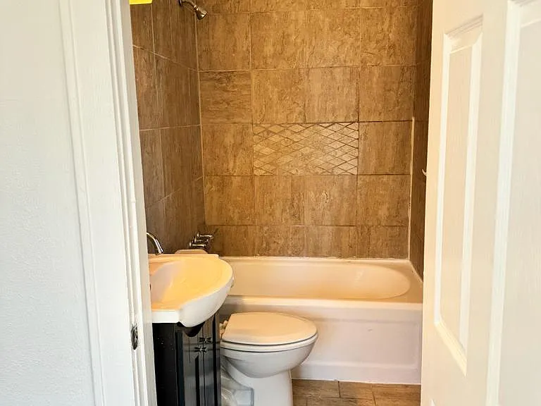 2573 Dellwood Ave — Photo 7