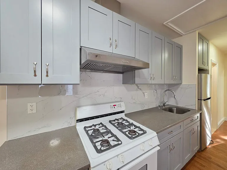 2237 E 24th St #2F — Photo 3