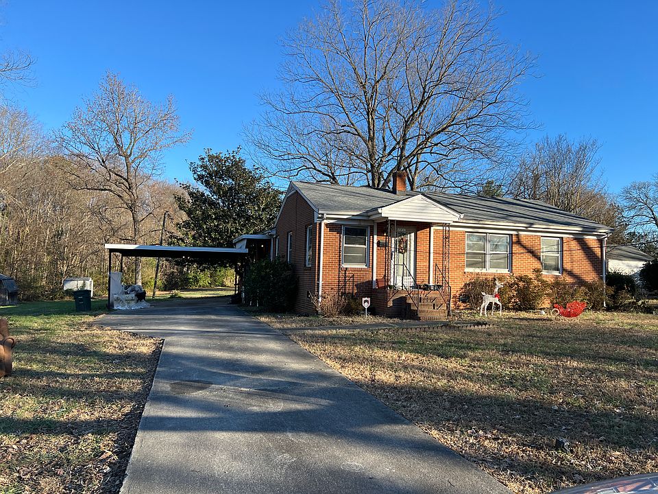 1002 Sykes Ave 3 BR, 1.5 Ba, LR, Den, 
New roof, architectural shingles. Large pecan tree and magnolia. Carport, two-car parking pad, Extra lot.