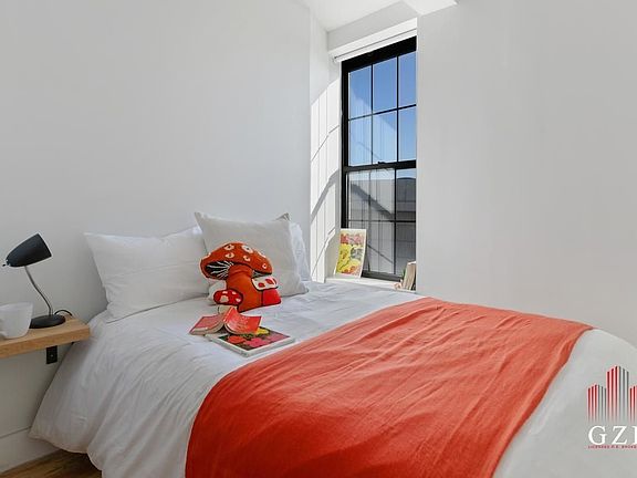 4th image of 737 Meeker Ave #2
