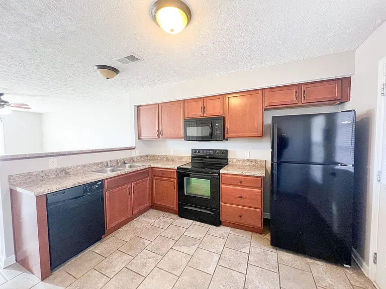517 Patriot Park Ct #B — Photo 6