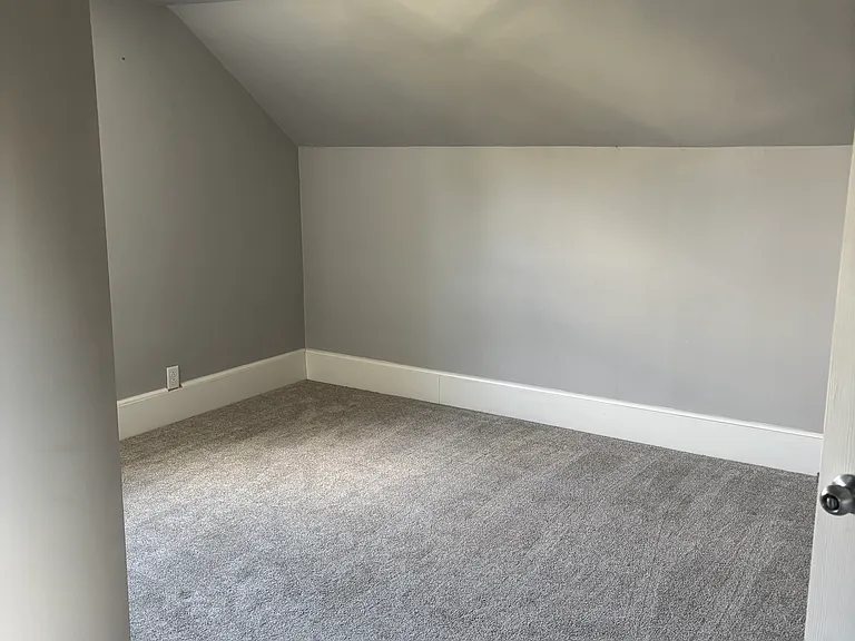 335 W School St — Photo 14