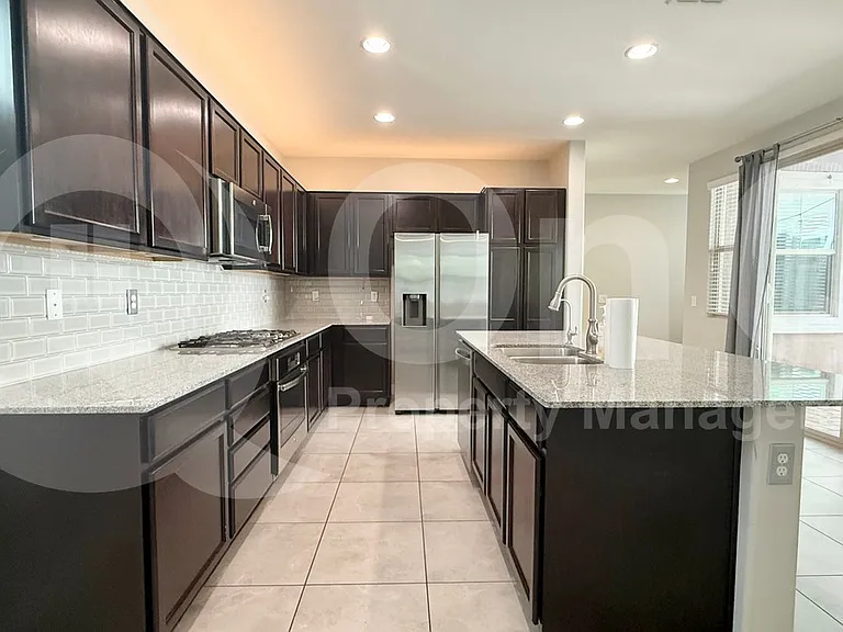 3713 E Robert St — Photo 5