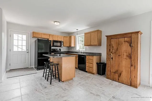 5 Eastman Ave — Photo 29