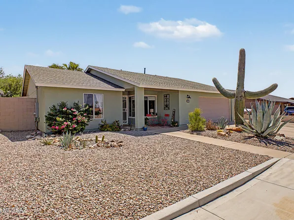8300 N Firethorn Ave, Tucson, AZ 85741