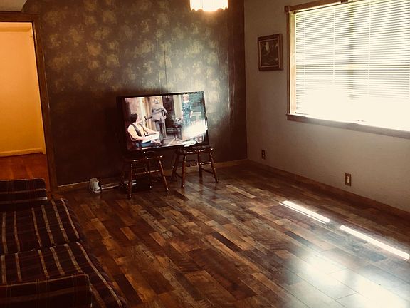 4th image of 3406 Seattle St