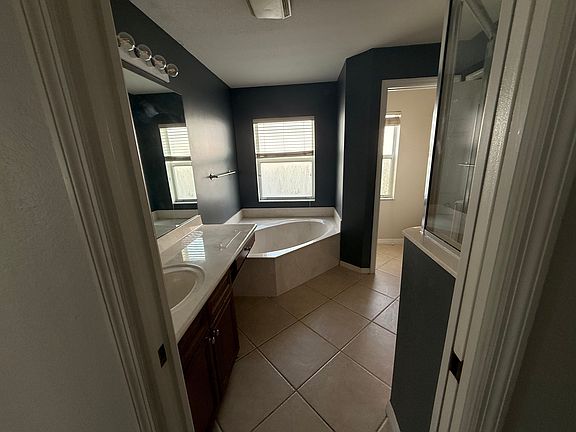 5th image of 9248 Scarlette Oak Ave