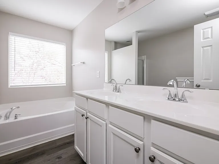 305 Farrington Dr — Photo 12