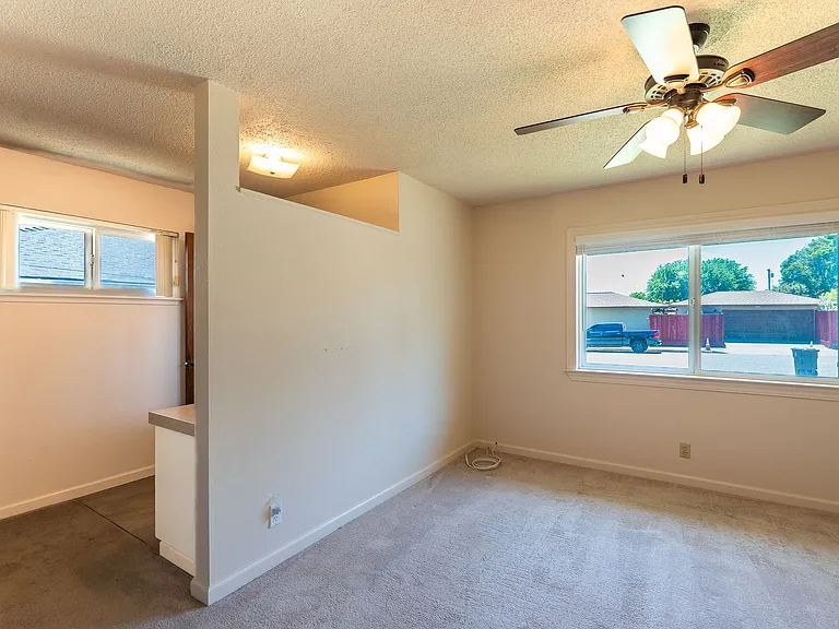 315 Heidi Dr — Photo 10