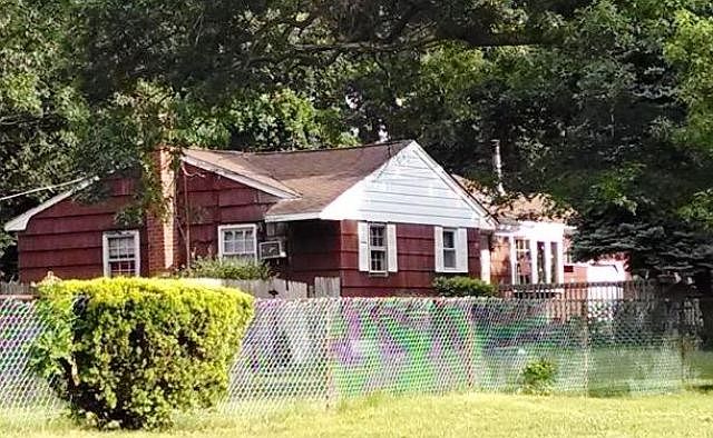 2nd image of 606 Ferndale Blvd