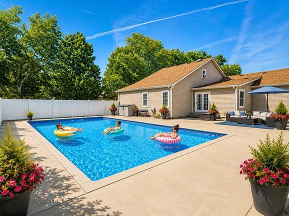 2nd image of 134 Rolling Meadows Dr