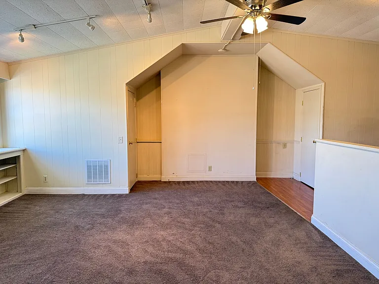 326 N Duke St — Photo 8