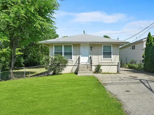 18 E Clarendon Dr, Round Lake Beach, IL 60073