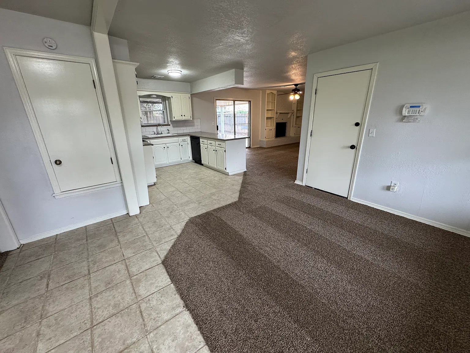 604 Kings Manor — Photo 2