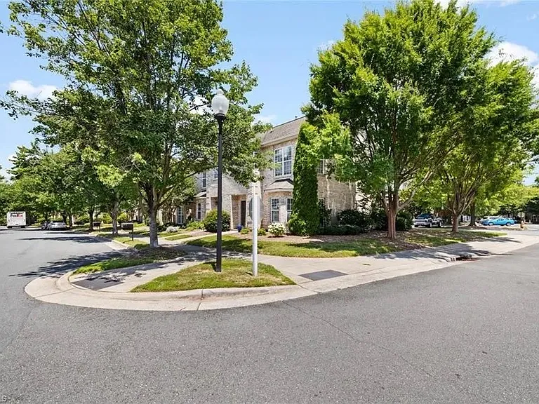 326 Summergate Dr — Photo 18