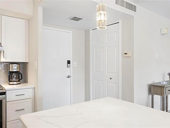 4th image of 4545 Wornall Rd APT 102