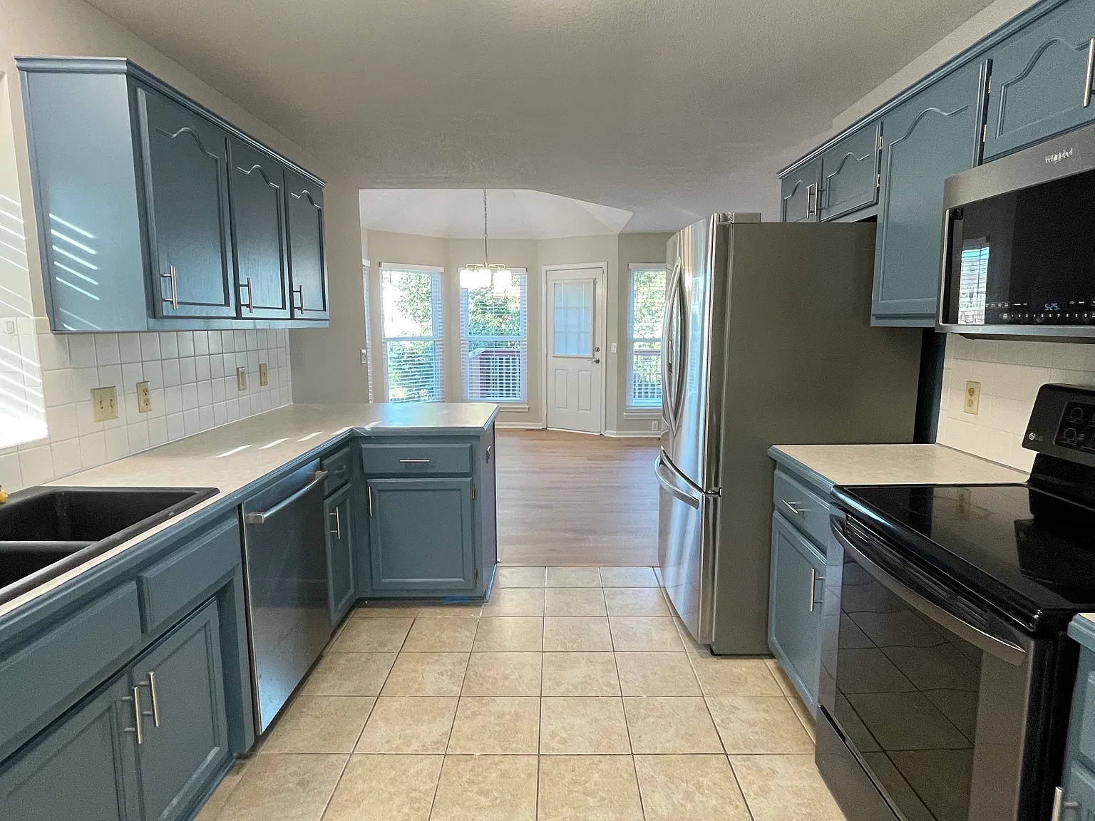 3 bed, 1408 sqft, $2,500 — Photo 2